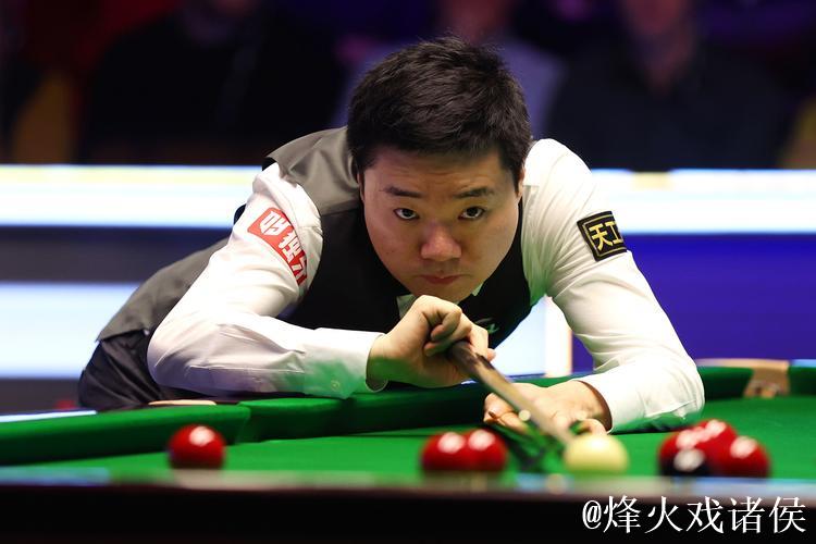 丁俊晖2-6不敌墨菲 无缘斯诺克国锦赛八强 丁俊晖2-6不敌墨菲 无缘斯诺克国锦赛八强