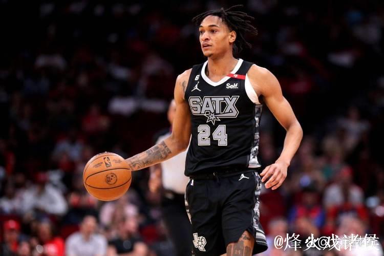 福克斯狂砍49分国王险胜爵士 独行侠力克马刺终结4连败 福克斯狂砍49分国王险胜爵士 独行侠力克马刺终结4连败